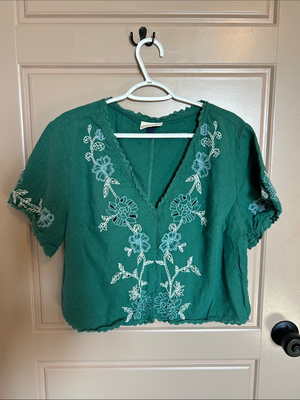 Universal Thread Green Embroidered V-Neck Crop Top